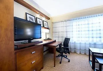 Courtyard By Marriott Mississauga Airport West Hotel